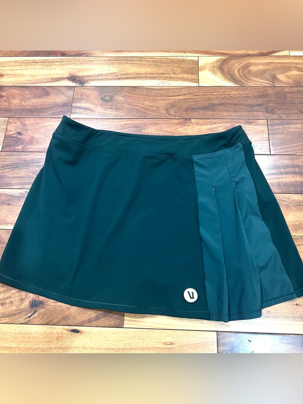 Vuori Green Pleated Skort Womens Tennis Golf Running Athletic Skirt Built In Sho
